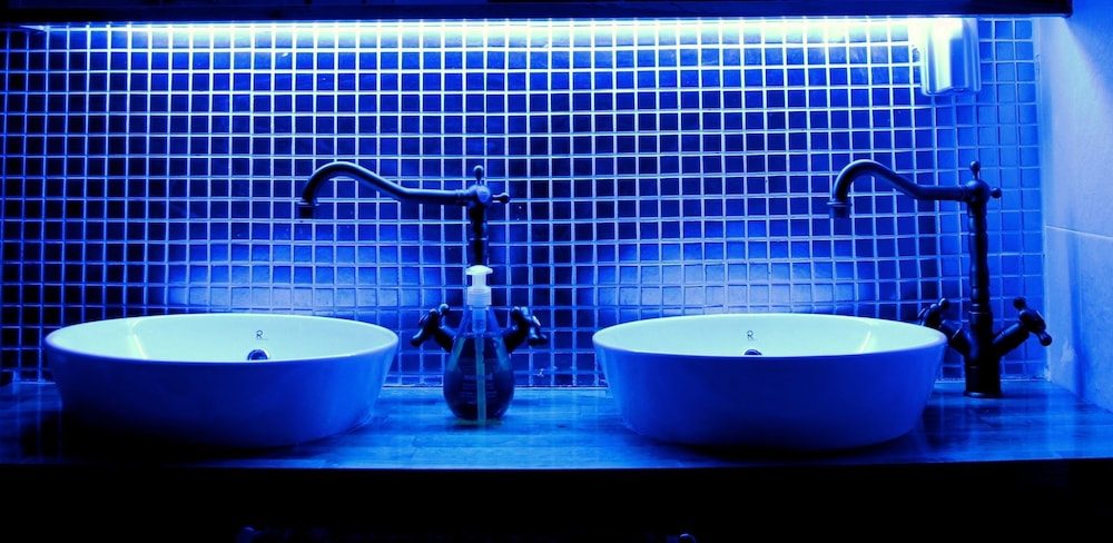 Bathroom sink
