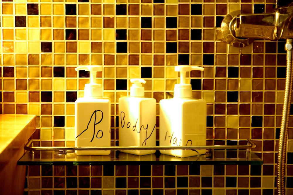 Bathroom amenities