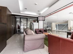 thumbnail: Lobby sitting area