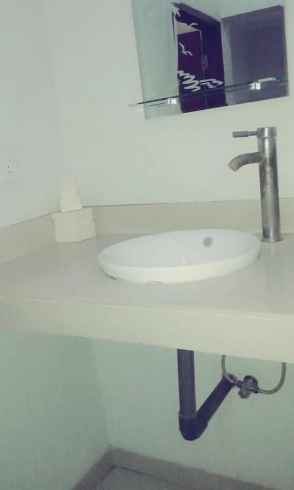 Bathroom sink