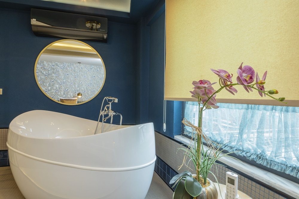Jetted tub