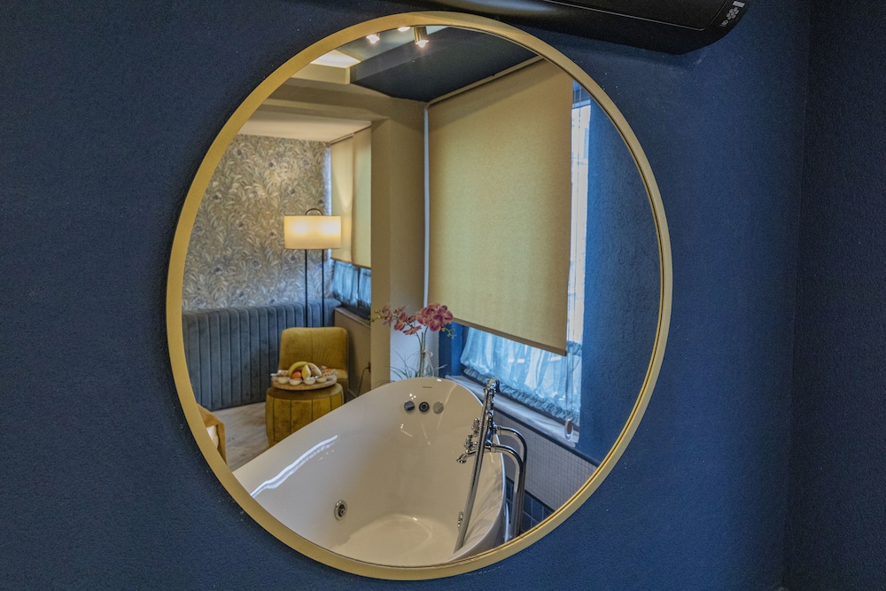 Jetted tub