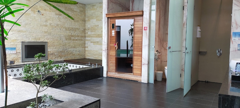 Jetted tub