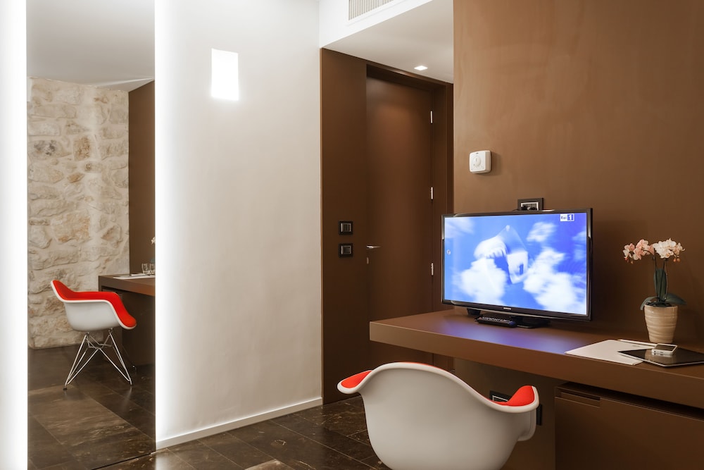 In-room business center