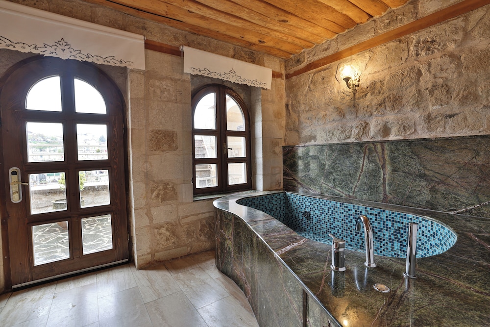 Jetted tub
