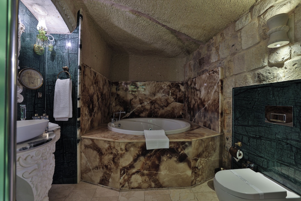 Jetted tub
