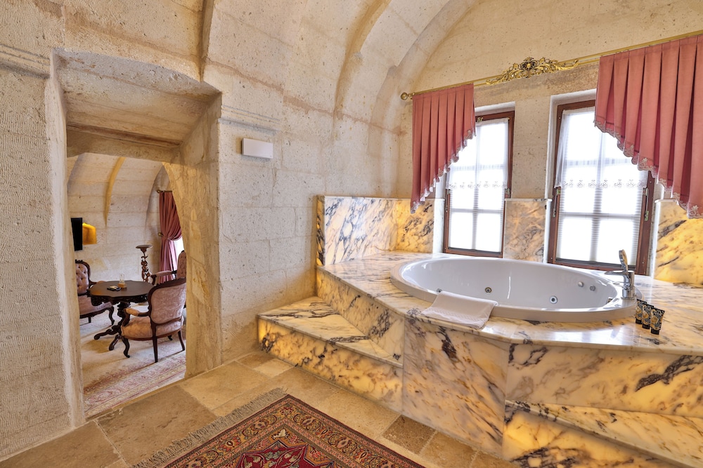 Jetted tub