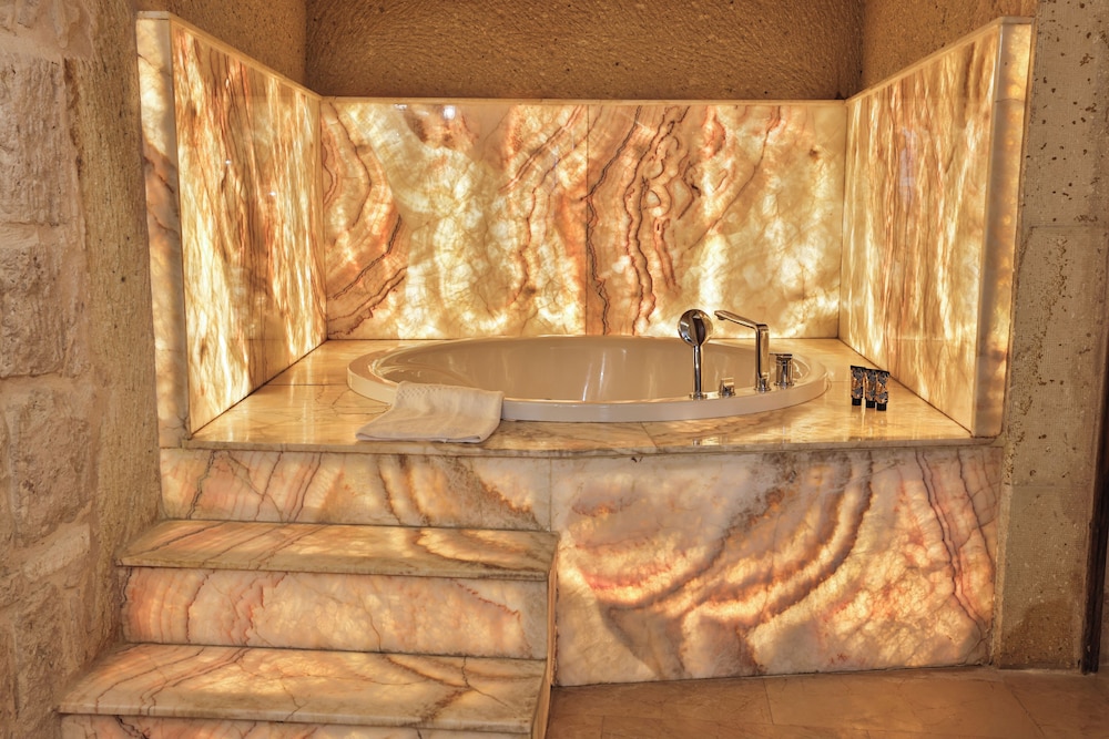 Jetted tub