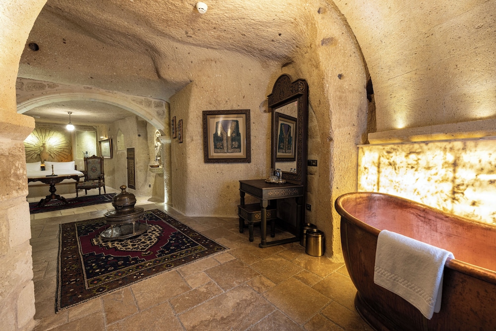 Deep soaking bathtub