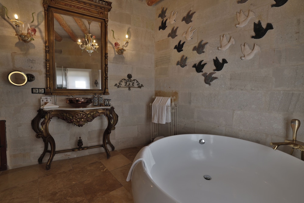 Deep soaking bathtub