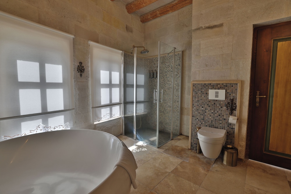 Deep soaking bathtub
