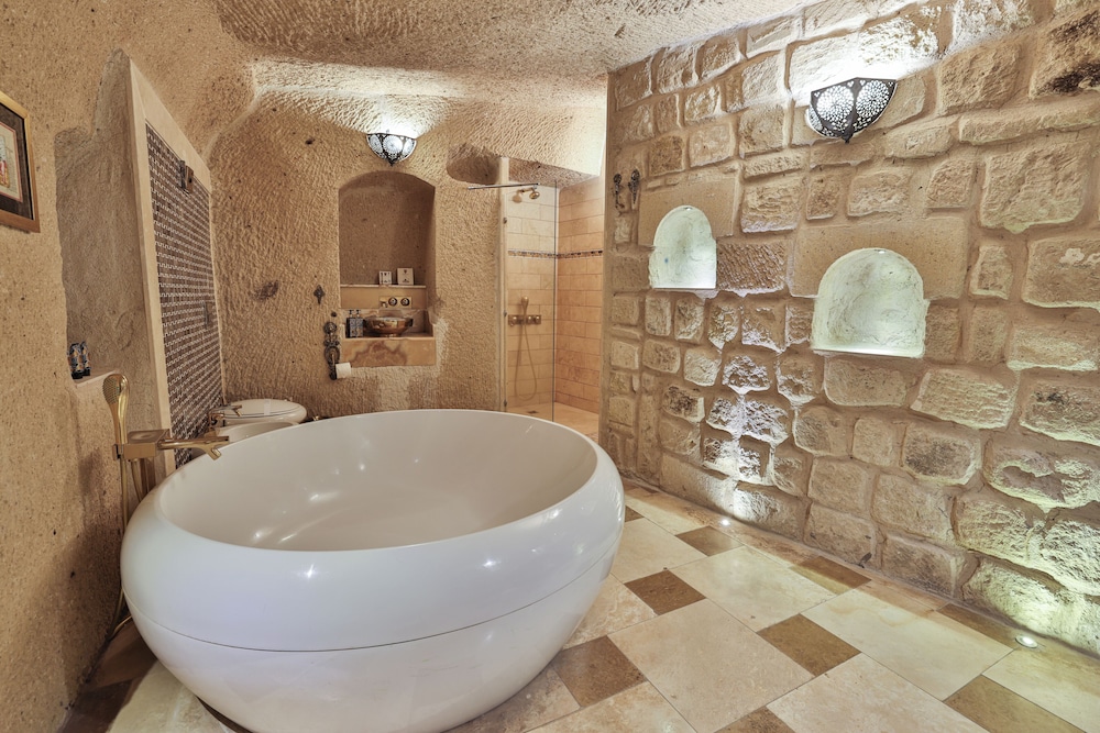 Deep soaking bathtub
