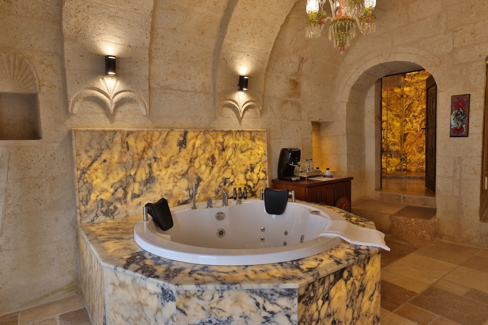 Jetted tub