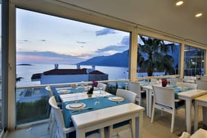 thumbnail: Restaurant