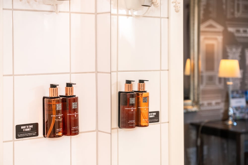 Bathroom amenities