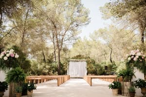 thumbnail: Outdoor dining