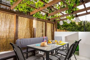 thumbnail: Garden view