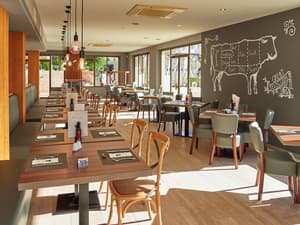 thumbnail: Restaurant