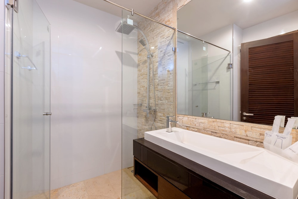 Bathroom sink