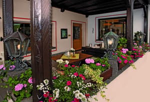 thumbnail: Outdoor dining