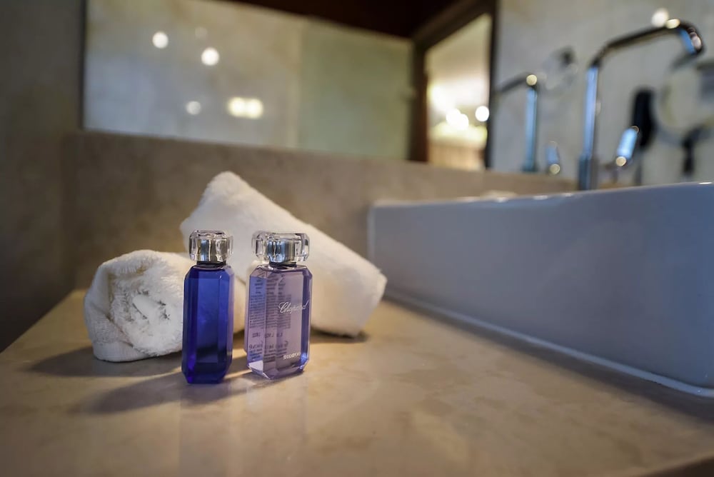 Bathroom amenities
