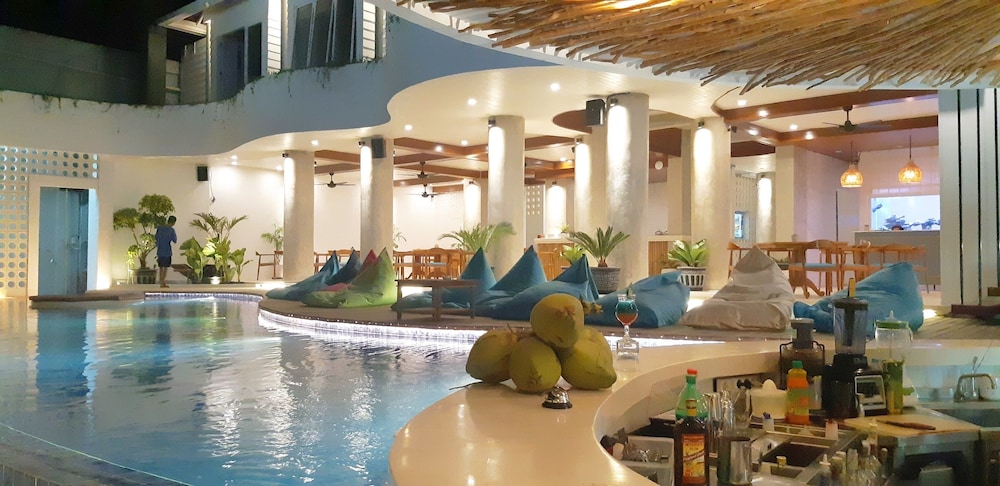 Poolside bar
