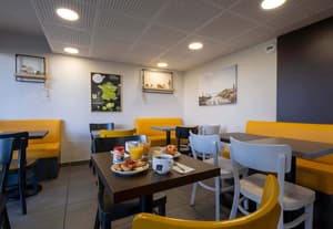 thumbnail: Breakfast area