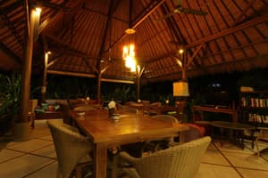 thumbnail: Outdoor dining