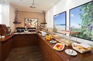 thumbnail: Breakfast area
