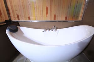 thumbnail: Deep soaking bathtub