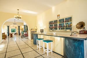 thumbnail: Bar (on property)