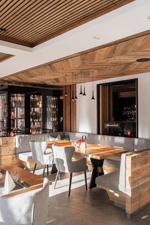 thumbnail: Restaurant