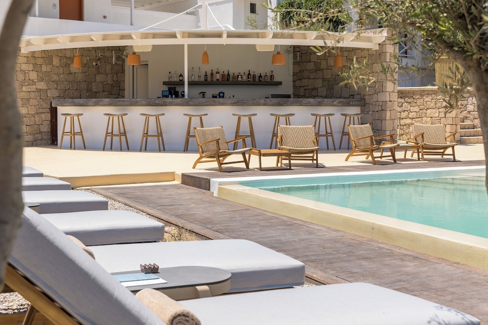 Poolside bar
