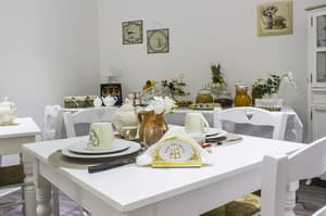 thumbnail: Breakfast area