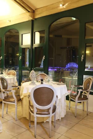 thumbnail: Restaurant