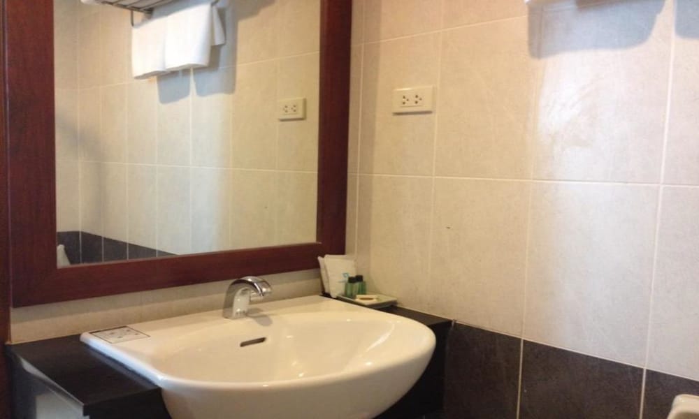 Bathroom sink