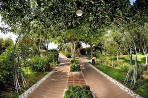 thumbnail: Property grounds