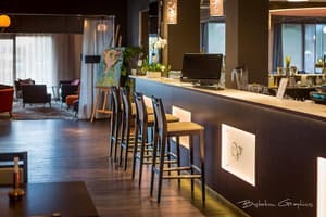 thumbnail: Bar (on property)