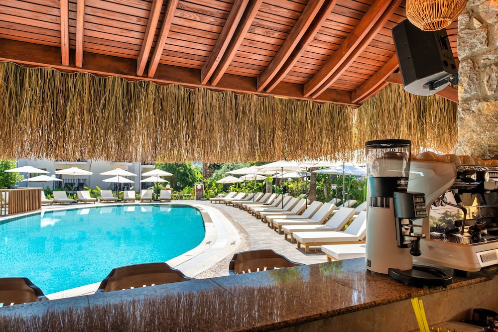 Poolside bar