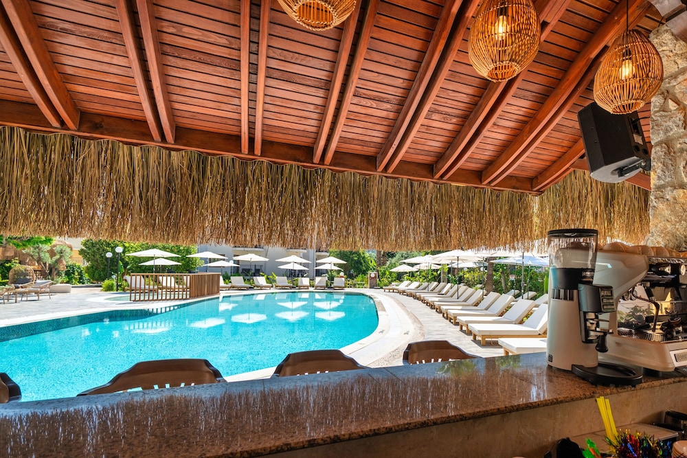 Poolside bar