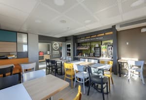 thumbnail: Bar (on property)