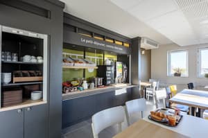 thumbnail: Breakfast area