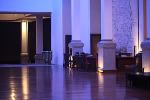 thumbnail: Interior entrance
