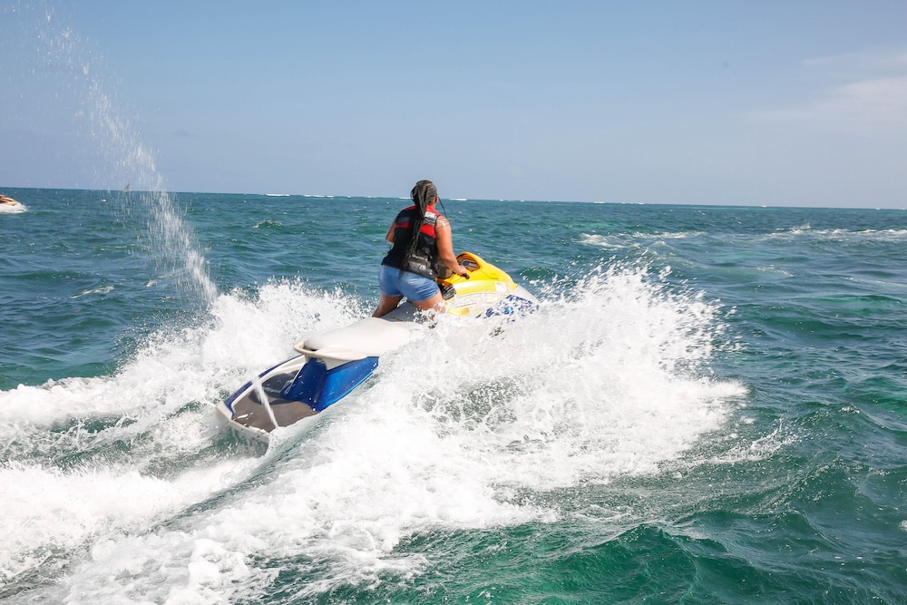 Surfing/boogie boarding