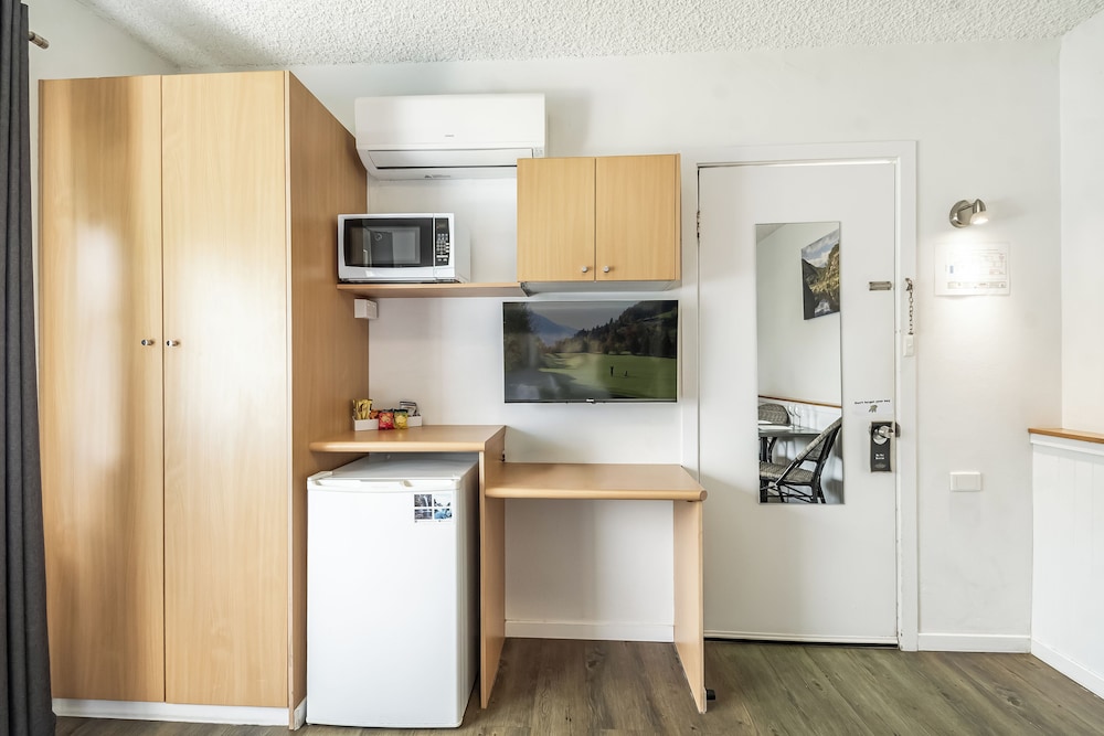 Mini-refrigerator