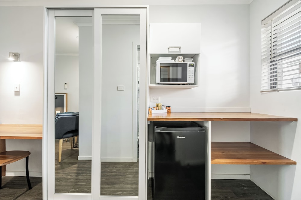 Mini-refrigerator