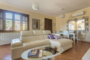 thumbnail: Living room