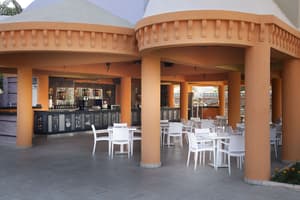 thumbnail: Poolside bar
