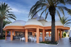 thumbnail: Poolside bar