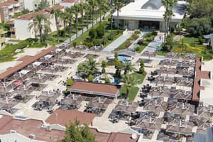 thumbnail: Poolside bar